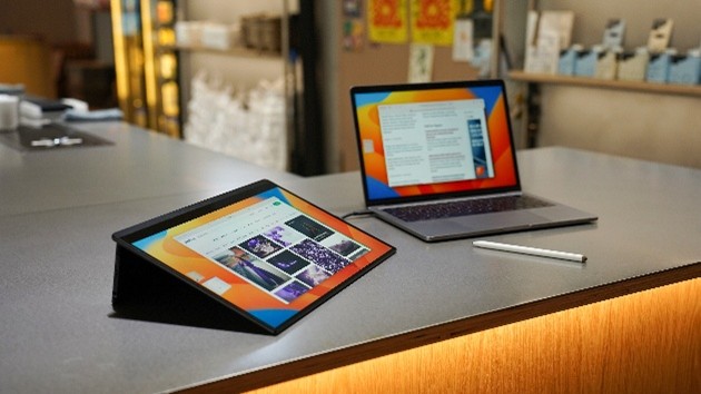 モバイルモニターとノートPCを使った作業環境